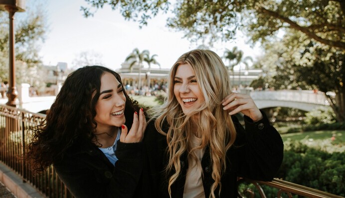 Усе про всіх знають: астрологи назвали головних пліткарів по знаку Зодіаку