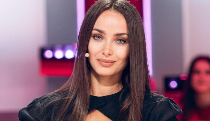 Ксенія Мішина, яка веде шоу 