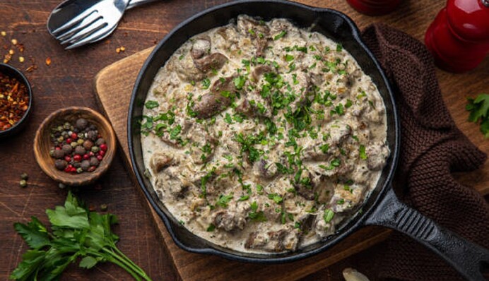 Як приготувати курячу печінку: рецепт у сметані підійде до будь-якого гарніру
