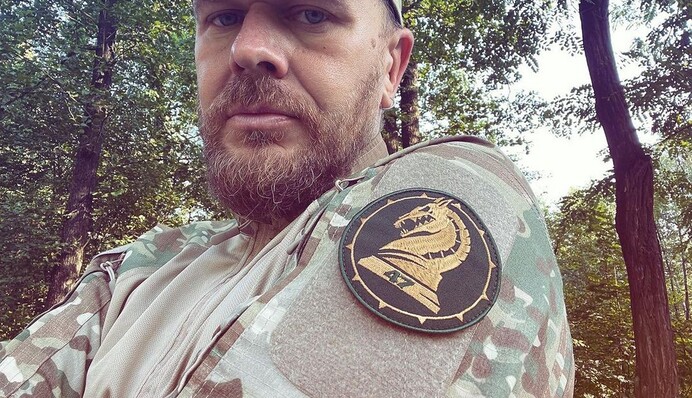 Олександр Положинський показався в окулярах і розповів про дві перенесені операції