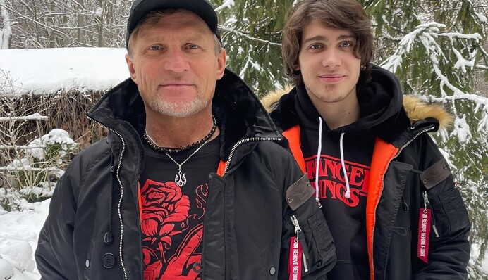 Олег Скрипка рассказал, где во время войны живет его жена и двое взрослых сыновей