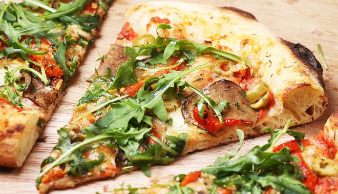 Проще, чем казалось: как приготовить тонкое тесто на пиццу по итальянскому рецепту