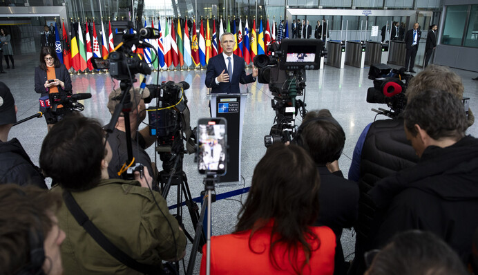 Призрак Трампа: как НАТО пытается помочь Украине