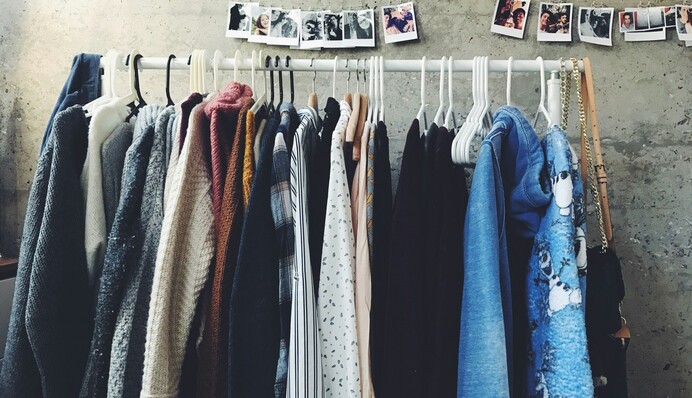 Оцет, нашатирний спирт та інші засоби, які допоможуть вивести запах секонд-хенду з речей