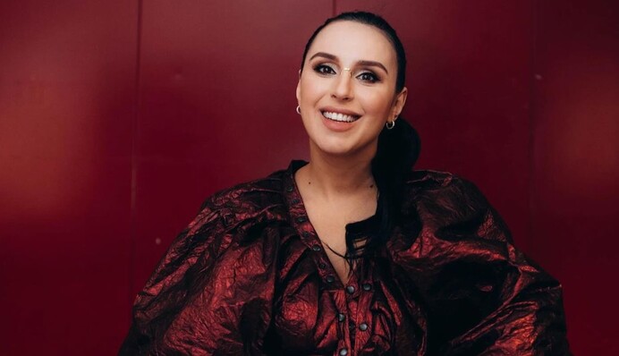 Джамала в обтягивающем боди поразила зажигательным танцем на последних сроках беременности