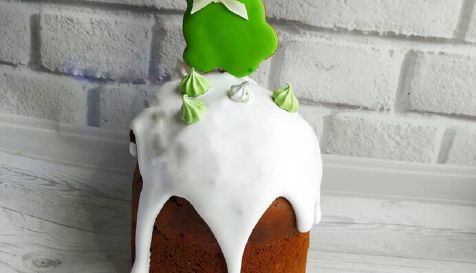 Блогер показала, как готовить вкусную глазурь для паски, которая не липнет и не крошится