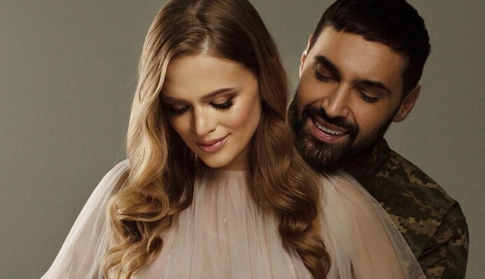 Моя: Віталій Козловський показав ніжну фотосесію з дружиною перед народженням дитини