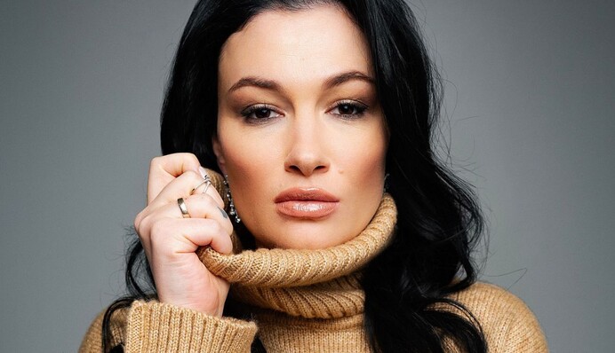 Испугалась невероятно: Анастасия Приходько попала в ДТП из-за выбоин на трассе