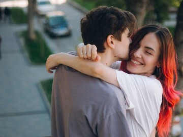 Чоловік MamaRika романтично привітав співачку з днем народження на тлі заяв про кризу у шлюбі