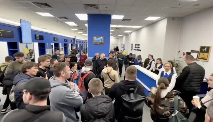 Возвращение мужчин в Украину: сработает ли запрет на выдачу паспортов за границей