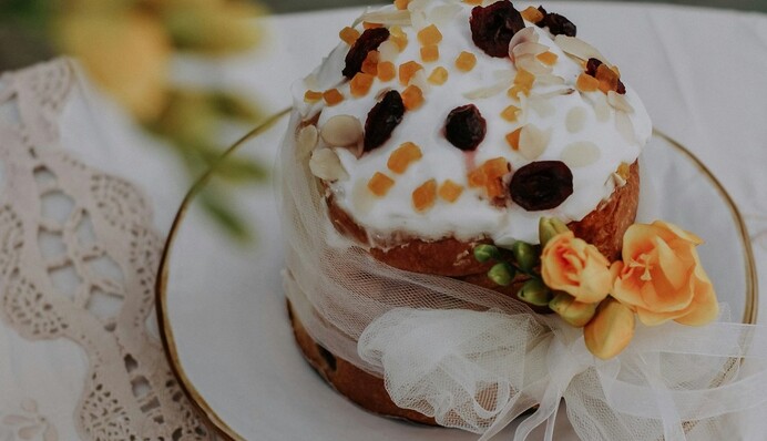 Не крошится и отлично фиксирует декор: рецепт желатиновой глазури для пасок