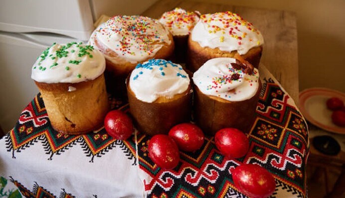 Паски пекут в Чистый четверг: главные ритуалы и народные приметы