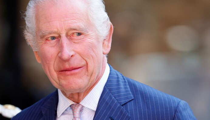 Зі мною все гаразд: Чарльз III висловився про свій стан під час відвідування онкологічного центру