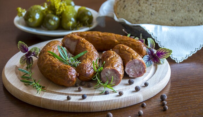 Как вкусно запечь домашнюю колбасу на Пасху: фирменный рецепт Татьяны Литвиновой