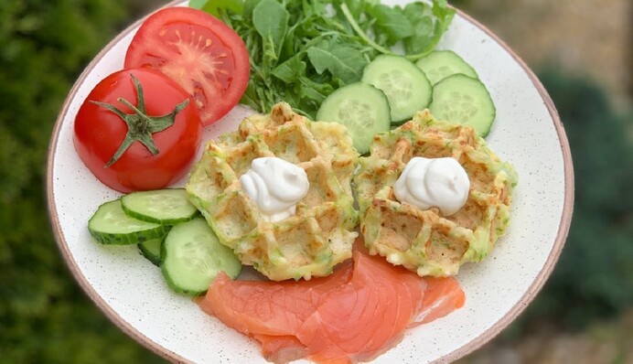 Вместо оладий: рецепт хрустящих вафель из кабачков, которые можно приготовить на завтрак