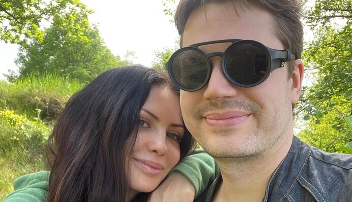 Найбільша цінність мого життя: співачка Lama у День сім'ї показала романтичну світлину з коханим