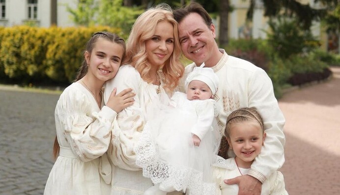 Еще одна танцовщица: Лилия Ребрик восхитила сеть видео с двухмесячной дочерью