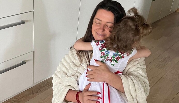 Наталія Могилевська показала теплі обійми з прийомною донечкою: рідкісне фото
