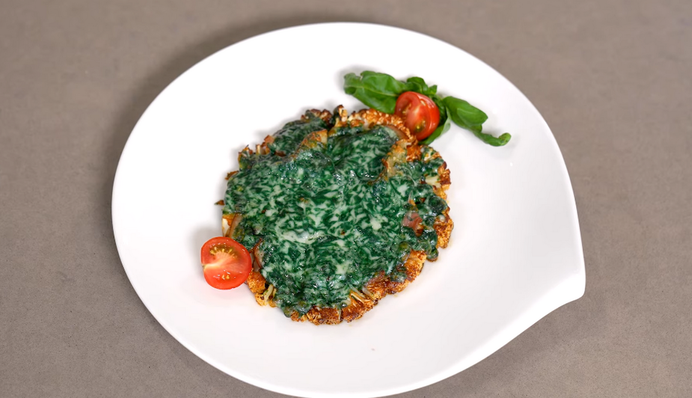 Так цветную капусту вы еще не готовили: рецепт овощного стейка с сыром и беконом