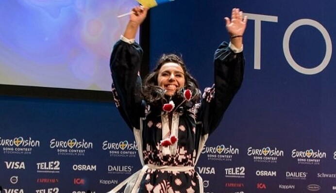 І в радості, і в горі: Джамала у День вишиванки показала свою колекцію розкішних суконь і сорочок