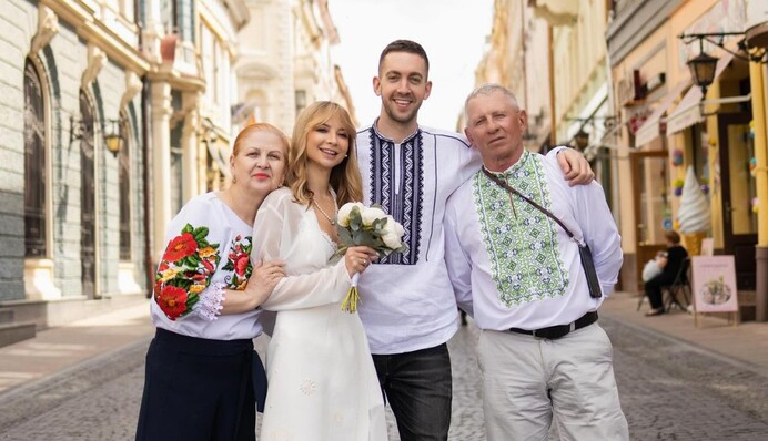 Ірина Сопонару вийшла заміж за свого коханого-іноземця: акторка показала зворушливі весільні кадри