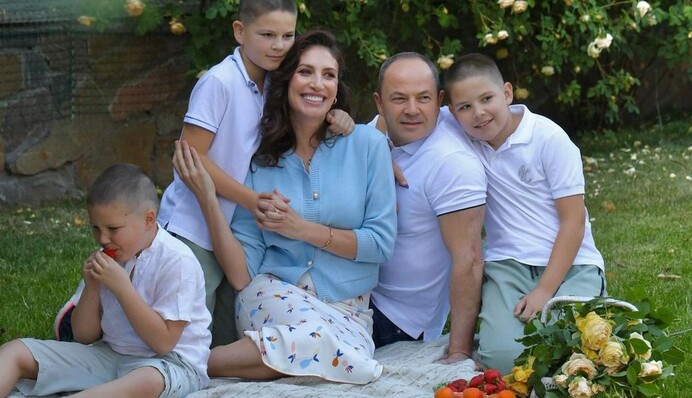 Дружина Сергія Тігіпка розкрила стать майбутньої дитини: хто народиться в сім'ї, де підростає троє синів
