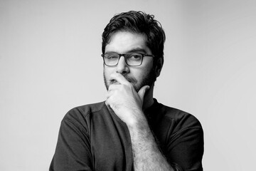 Они смотрят на мир по-другому: какие знаки Зодиака имеют нестандартное мышление