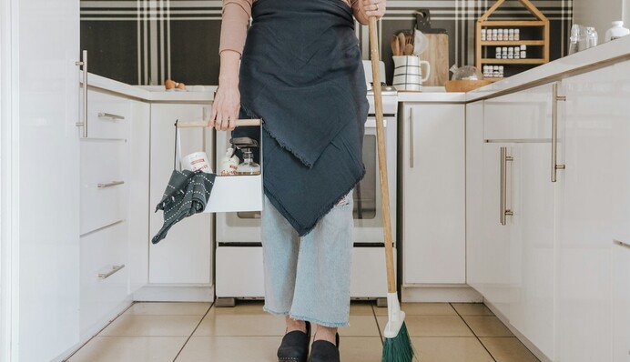 Одержимі чистотою і порядком: астрологи назвали головних чистюль Зодіаку