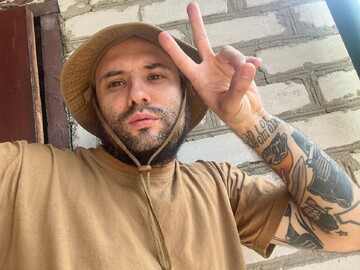 Украинский комик Виктор Розовый, получивший тяжелое ранение на фронте, вышел на связь