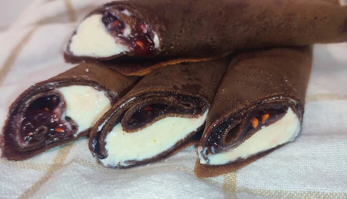 Шоколадные блинчики с творогом и вишней: оригинальный рецепт любимого блюда