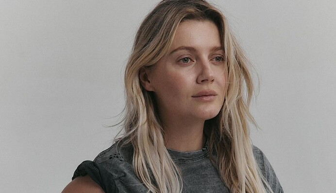 Співачка KOLA чесно зізналася, чи говорить з чоловіком про поповнення у родині