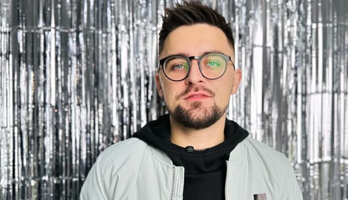 Крови было много: певец Юлик рассказал, как спас харьковчанина за границей