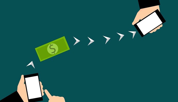 Навіщо Нацбанк обмежує перекази з картки на картку і чи вдарить це по волонетрах