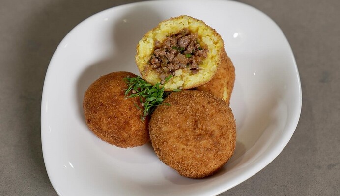 Аранчини – рисовые шарики с начинкой и хрустящей корочкой: как приготовить известное итальянское блюдо