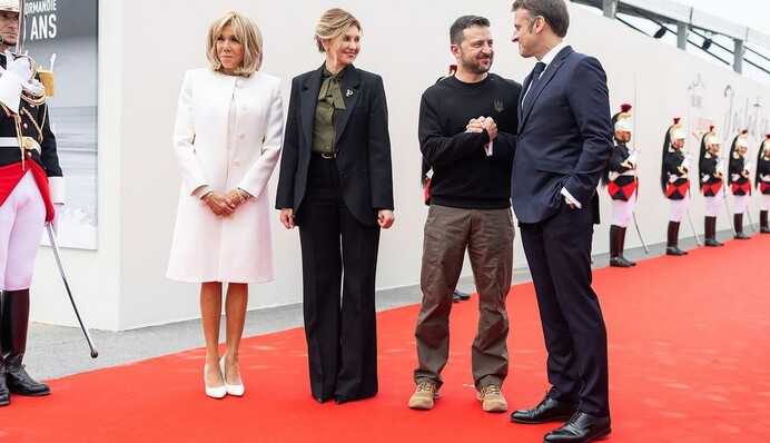 Олена Зеленська для зустрічі у Нормандії одягла символічну брошку: образ першої леді