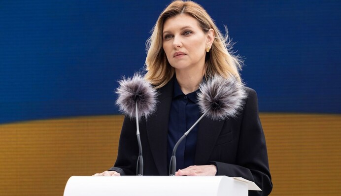 Олена Зеленська у чорному монолуці вшанувала пам'ять дітей, які загинули внаслідок війни