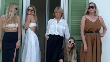 Вера Брежнева показала редкие кадры со своими сестрами и мамой