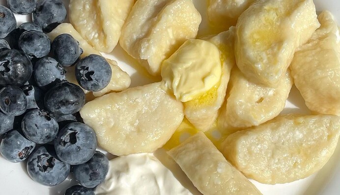 Ліниві вареники, які чудово тримають форму: вдалий рецепт корисного сніданку