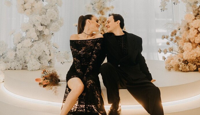 Давно чувствовали себя семьей: Войтенко вспомнил день свадьбы с любимой и объяснил выбор черных образов