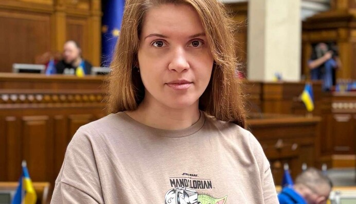 Марьяна Безуглая отметилась в Раде оригинальной футболкой