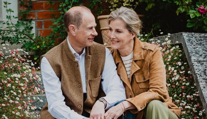 Принц Эдвард с женой отмечают серебряную свадьбу: новый портрет королевской пары