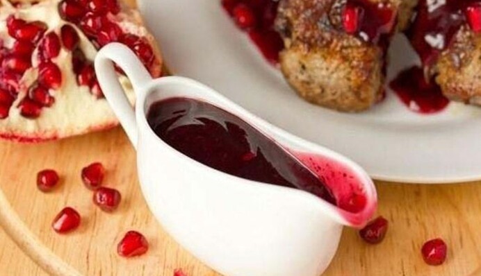 Не только варенье и джемы: приготовьте вкусный вишневый соус к мясу