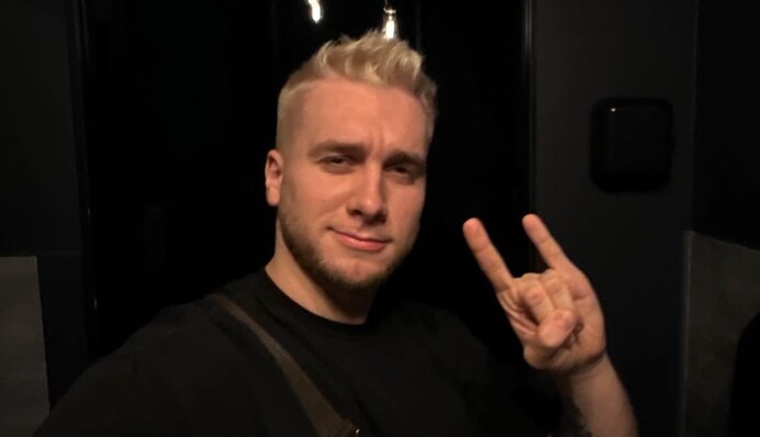 Стендап-комик упал со сцены на концерте Jerry Heil и alyona alyona