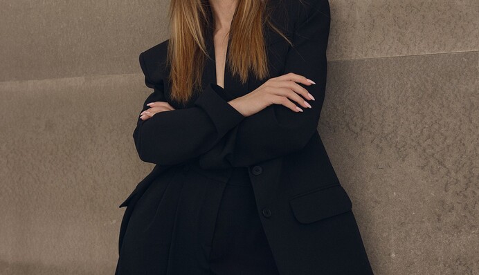 Нежность и страсть в одном флаконе: Тина Кароль удивила откровенной фотосессией