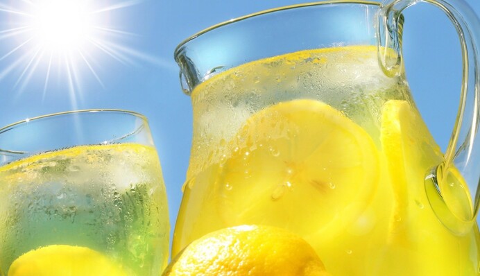 Как приготовить лимонад дома: 5 рецептов напитка, который спасет в жару