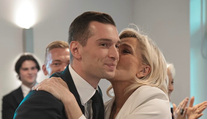 Политический маятник на Западе качнулся вправо