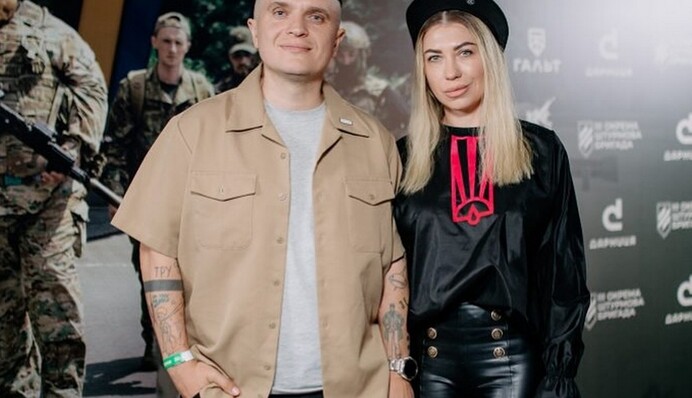 Обломки упали возле нас: жена Анатолия Анатолича показала последствия российской атаки на Киев