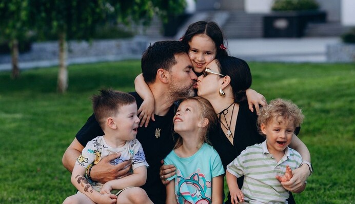 Старша за всіх наших дітей: Тімур Мірошниченко розповів про доньку, яку вони вдочерили