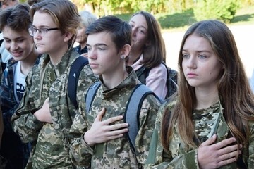 Початкова військова підготовка: як дітей навчатимуть захищати Україну