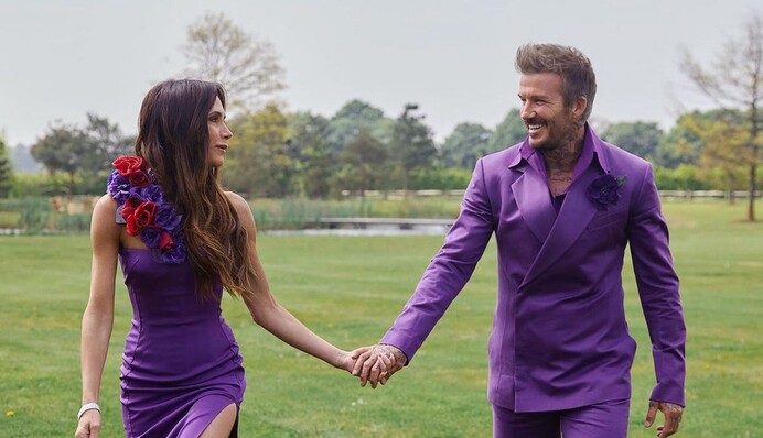 Дэвид и Виктория Бекхэм празднуют 25-ю годовщину брака: пара надела свои свадебные наряды